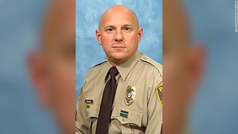 Despăgubiri de 19 milioane de dolari obținute de un polițist discriminat de șefii săi