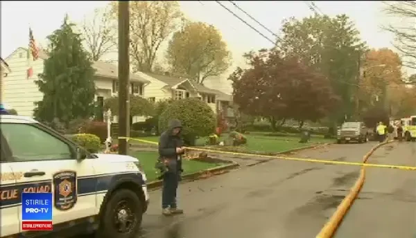 Un avion s-a prăbușit peste o casă în SUA. Locuința s-a transformat într-o bilă de foc