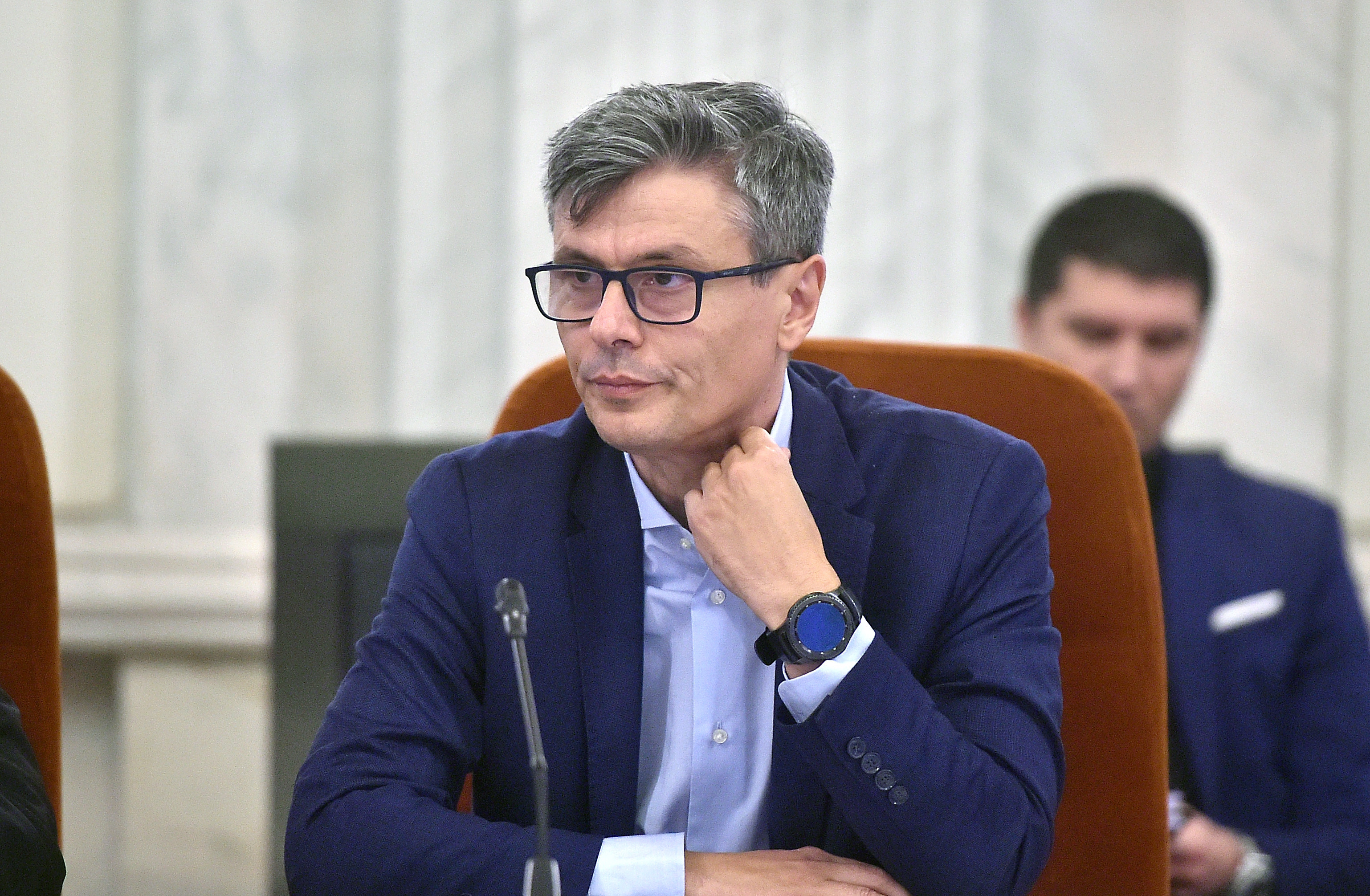 Ministrul propus pentru Energie: Nu e incompatibilitate dacă soţia administrează benzinării