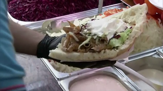 Orașul care vrea să schimbe numele shaormei. Oamenii s-au revoltat