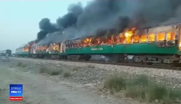 Cel puțin 70 de morți într-un tren mistuit de flăcări. Ce a declanșat catastrofa. VIDEO