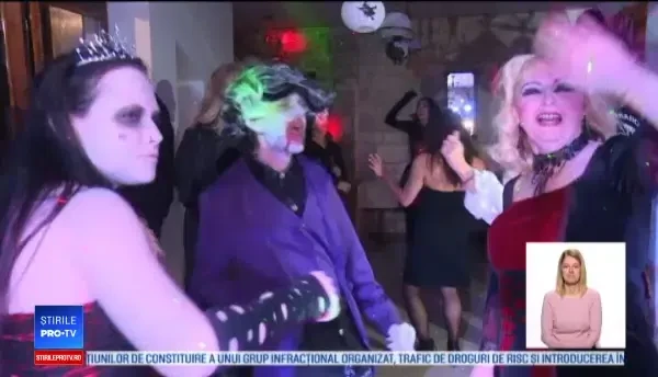 Petrecere înfricoșătoare la Castelul lui Dracula. Cum s-au distrat tinerii