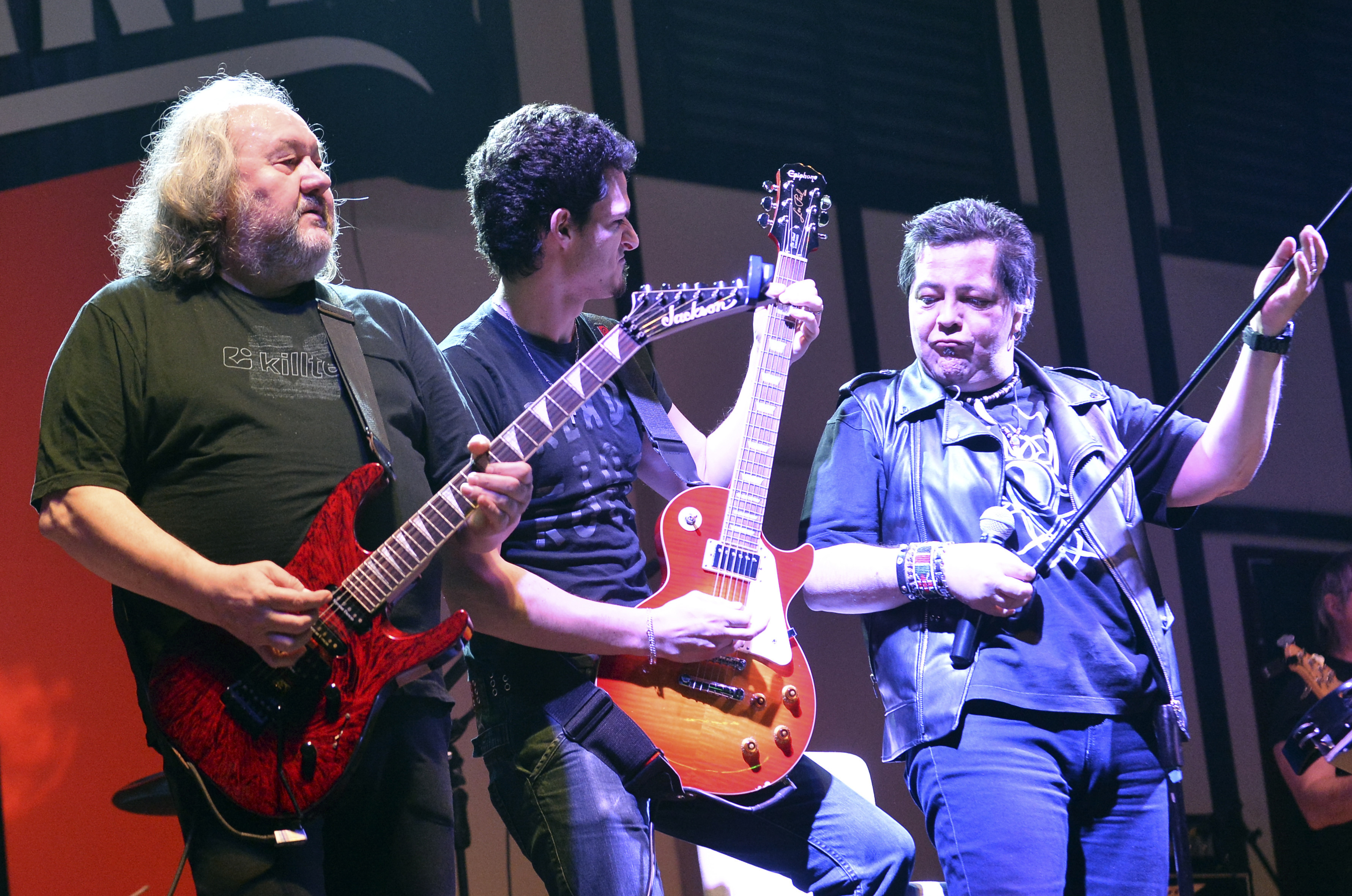 Trupele românești de pop-rock, omagiu lui Leo Iorga: ”Ne va fi dor de tine, luptătorule”