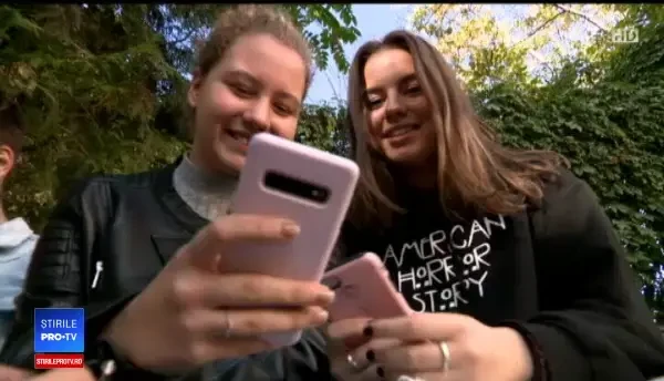 Ce a făcut o tânără după ce mama sa i-a comentat pe Facebook. ”Se apucă să lase inimioare”