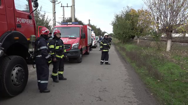 Alertă în Buzău, după ce dintr-un tren a început să curgă acid clorhidric
