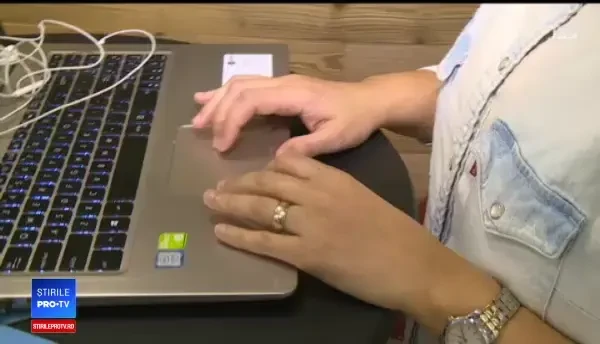 Femeia care vrea să devină programator, deși a lucrat ani buni în administrația publică