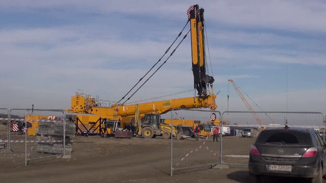 Accident de muncă mortal în Bacău. Un bărbat a fost strivit între un camion și o macara