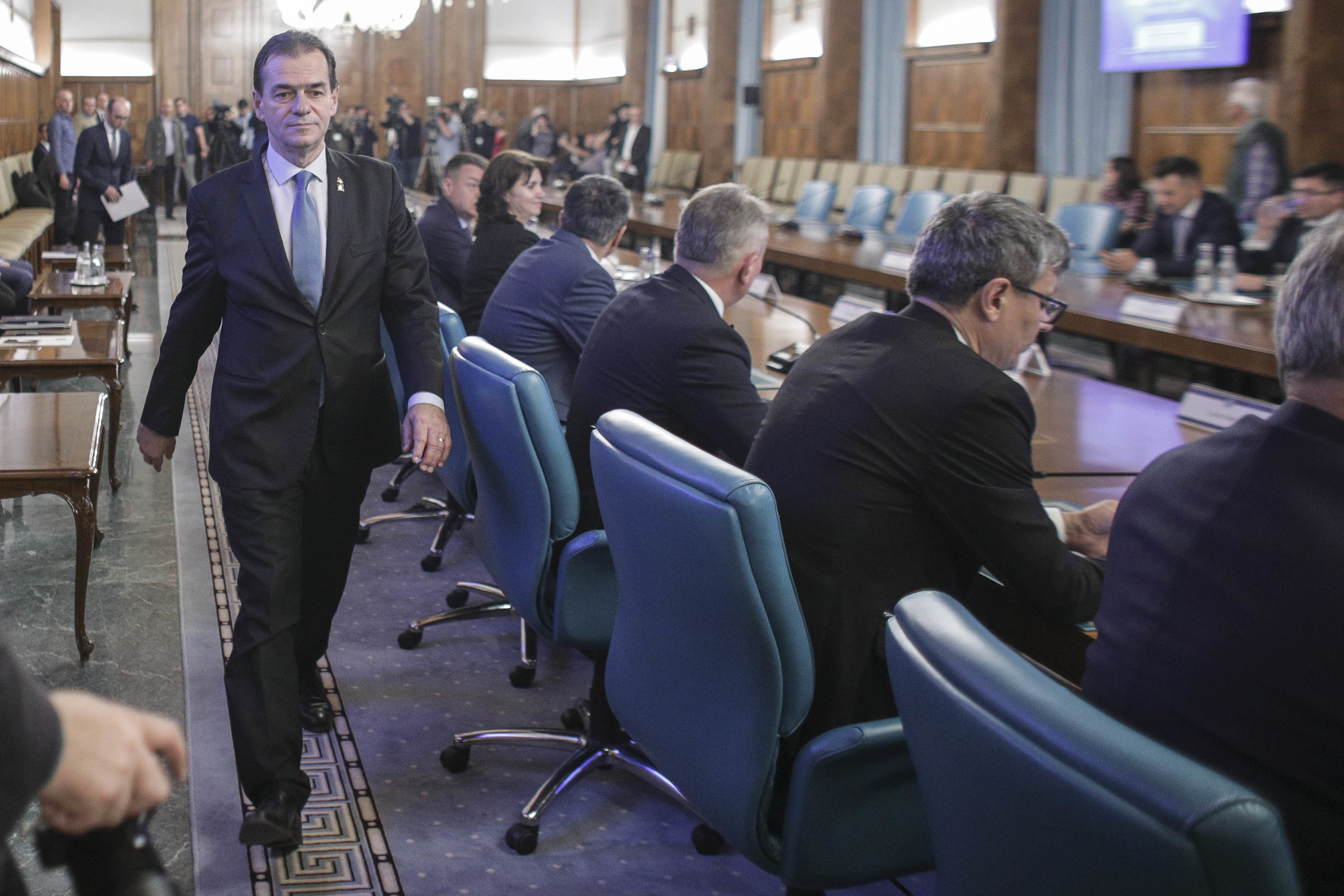 Prima zi de lucru a Guvernului Orban. Legile şi OUG-urile din ultimii ani, verificate