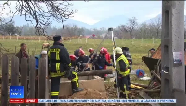 Trupul unei femei, descoperit într-o fântână. Ce suspectează polițiștii