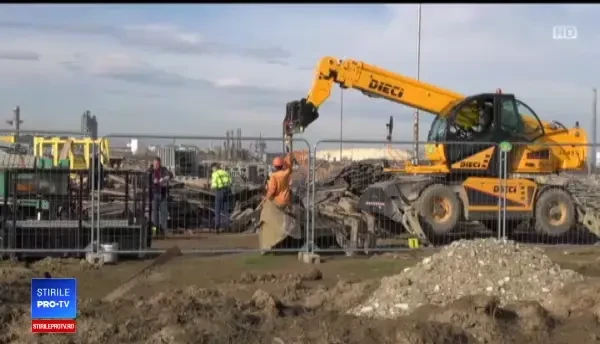 Accident de muncă mortal în Bacău. Un bărbat a fost strivit între un camion și o macara