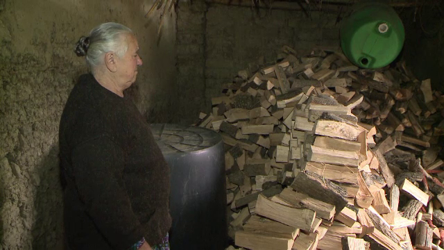 Drama românilor care locuiesc în frig din cauza sărăciei. "Să fie potrivit, nu chiar cald"