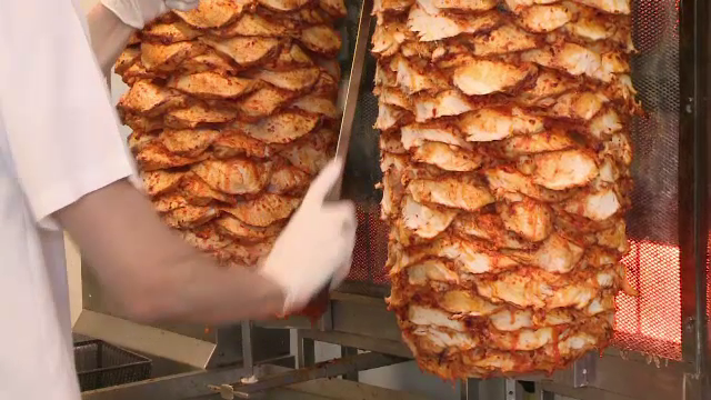 O şaormerie luptă pentru a introduce în DEX numele produsului. Reacţia Academiei Române