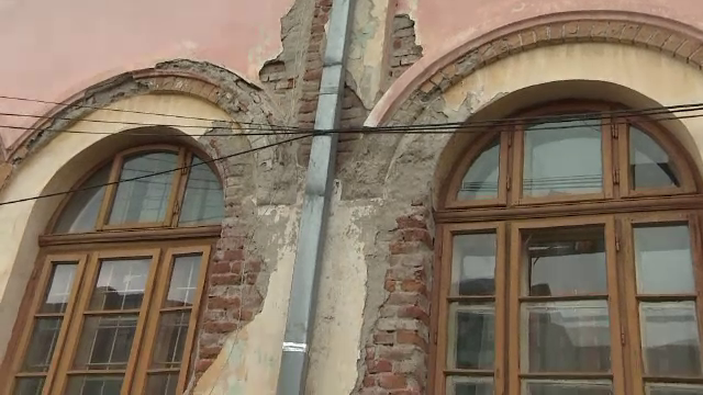 Monumente lăsate de primării să se ruineze. De ce nu vor firmele să lucreze cu statul