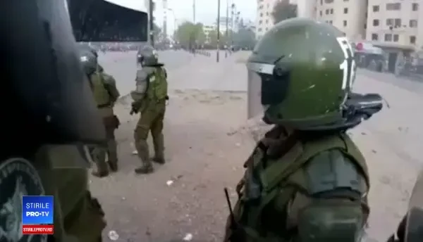 Momentul în care 2 polițiste sunt cuprinse de flăcări, în urma unui atac în Chile