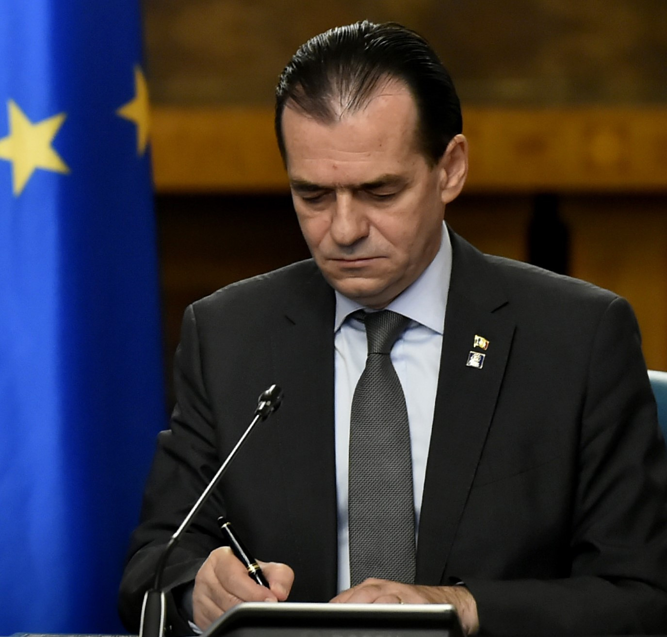 Orban anunţă schimbări masive în Guvern. Câte sute de şefi a găsit la Palatul Victoria