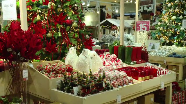 Românii care cumpără de Black Friday cadourile de Crăciun. "Astea frumoase se dau primele"