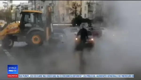 Centrul Kievului s-a surpat din cauza apei scurse de la o țeavă spartă. Un șofer a fost opărit