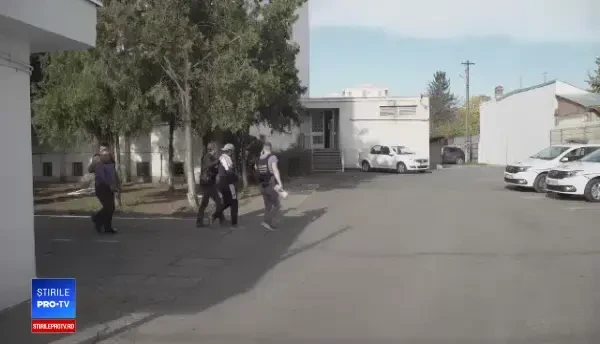 Doi bărbaţi din Dâmboviţa s-au trezit cu poliţia la uşă. Ce făceau în fiecare noapte