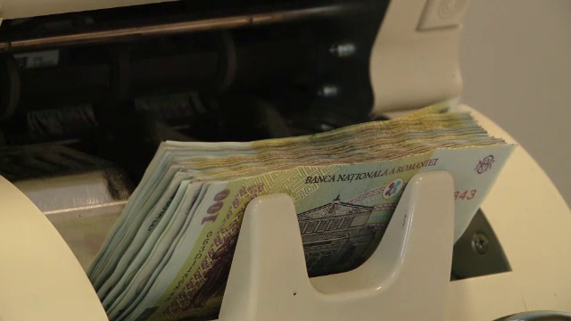 O femeie din Alba Iulia a obținut credite cu o adeverință falsă. Suma uriașă luată de femeie