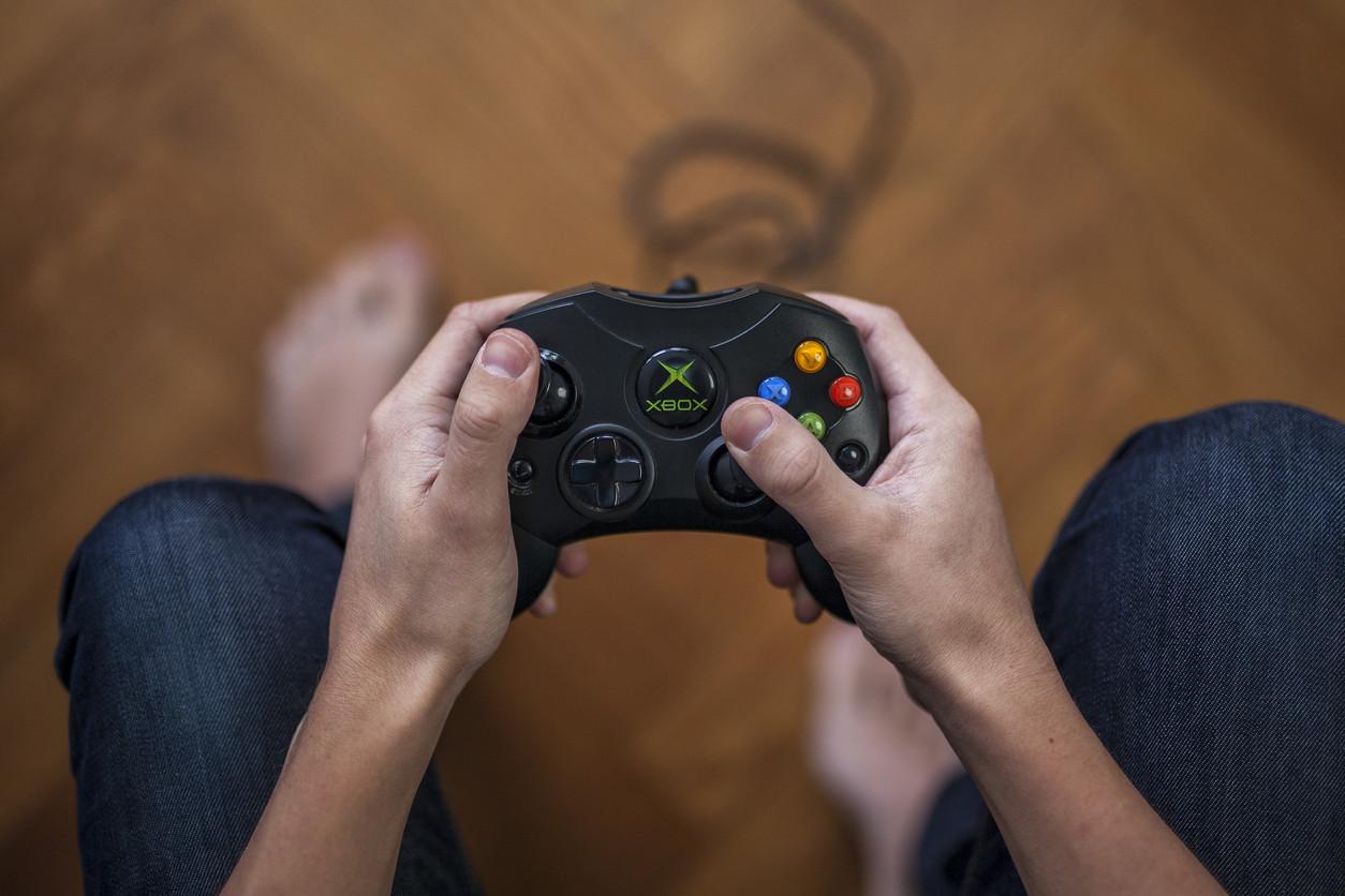 Motivul penibil pentru care un tânăr a vrut să se arunce de pe pod. Ce i-a luat iubita