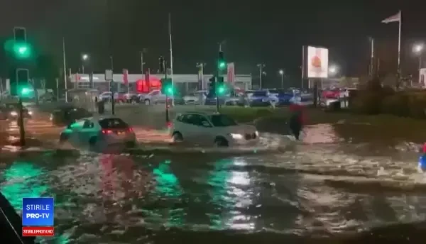 Inundații grave în Marea Britanie. Autoritățile au emis peste 100 de alerte. VIDEO