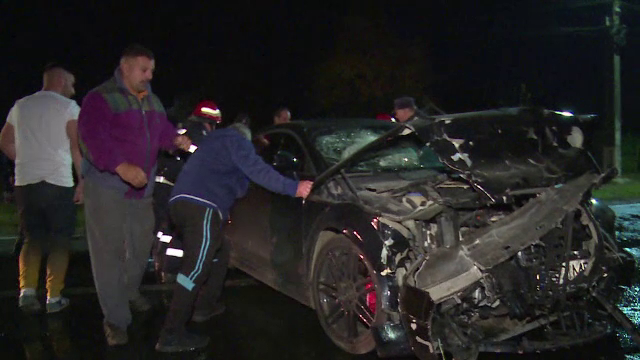 Accident grav de circulație în apropiere de Dâmbovița. Două mașini au fost făcute praf