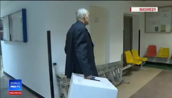 Urnele mobile, o soluție salvatoare pentru bolnavi. Câți pacienți din spitale au votat la orele dimineții