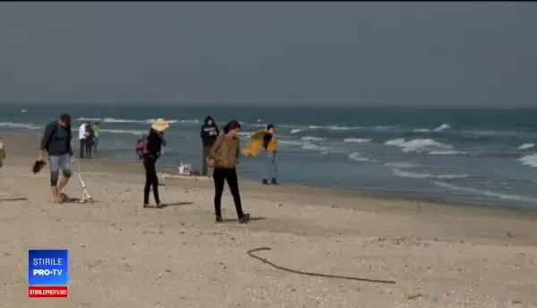 Turiştii care au votat înainte de a merge la grătar sau la plimbare pe malul mării