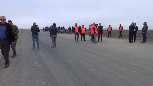 A murit zdrobită de roțile tractorului în fața fiicei minore. Ce greșeală a făcut o femeie