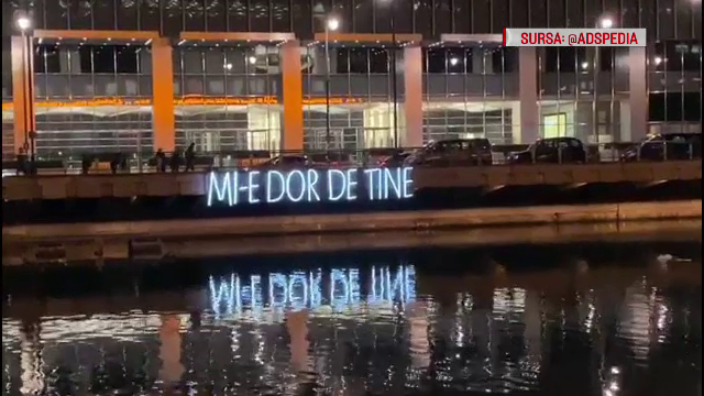 Fotografia virală din ziua alegerilor. Unde a fost afișat mesajul "Mi-e dor de tine"