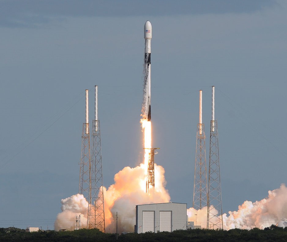 SpaceX a lansat în spațiu peste 60 de sateliți care furnizează internet. Care este motivul