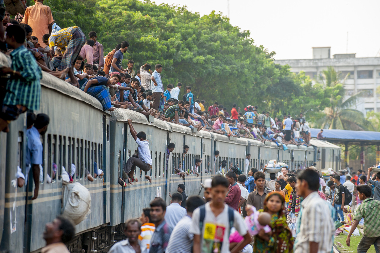 Accident grav în Bangladesh. Cel puțin 14 morți și peste 40 de răniți. VIDEO