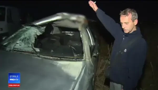 Șofer în stare critică din cauza unui mistreț uriaș. Animalul a ajuns în interiorul mașinii