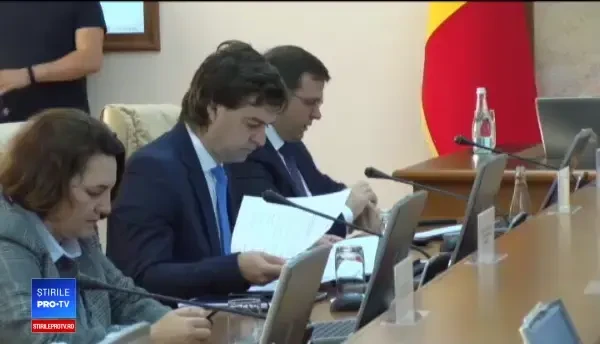 Guvernul din Republica Moldova, demis prin moțiune de cenzură. Reacția lui Iohannis și a UE