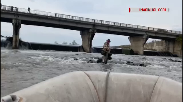 Surpriză uriașă pentru un pescar, în Gorj. Ce s-a întâmplat cu râul în care pescuia