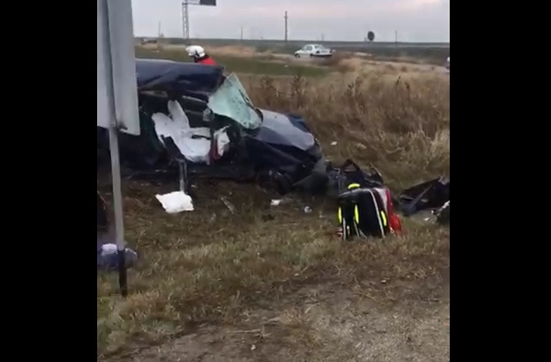 Impact violent în Dolj. Doi soți au murit pe loc, după ce au intrat cu mașina într-un TIR