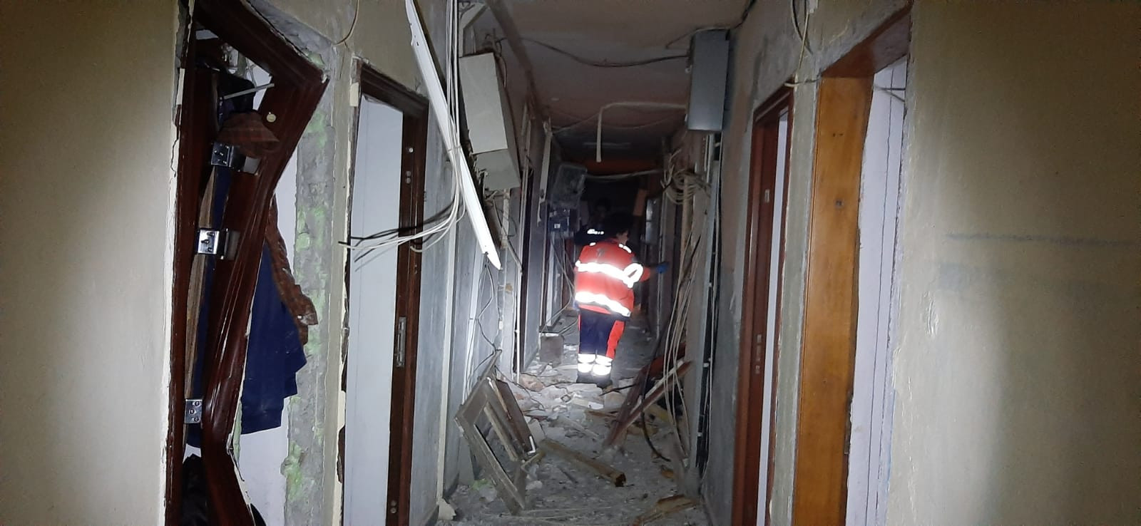 Explozie puternică într-un bloc din Tulcea. Patru persoane au fost rănite