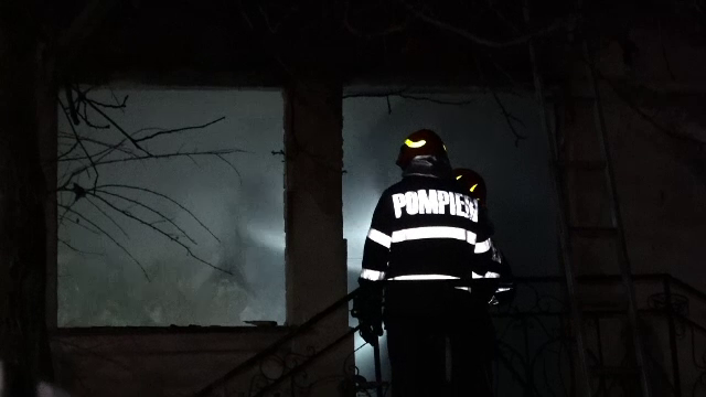 Un clujean a intrat în casa în flăcări ca să-și salveze mașina: "În 5 minute a ars tot"