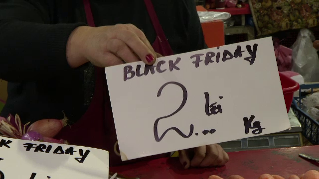 Black Friday a ajuns și în piețe. Care au fost ofertele comercianților
