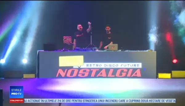 Nostalgia - „La televizor”. Mii de persoane au petrecut pe muzica anilor '80 și '90