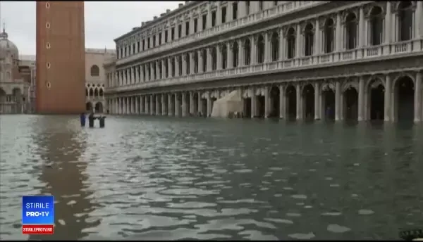 Veneţia, inundată în proporție de 70%. A fost decretată stare de urgenţă
