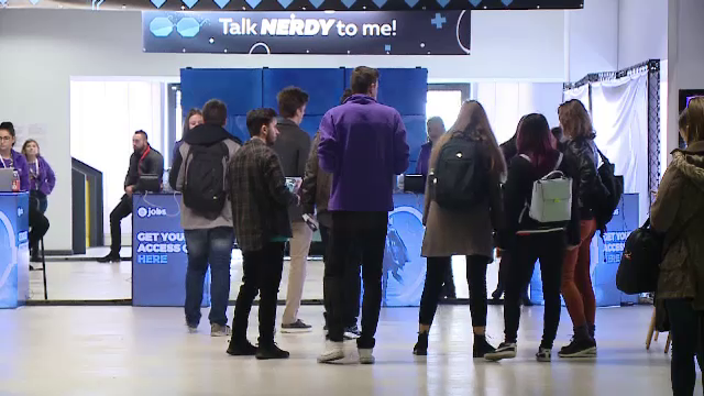 Firmele străine au venit în România să angajeze tineri IT-iști. Cât se câștigă la Londra