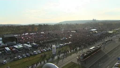 Peste 200.000 de persoane au protestat la Praga şi au cerut demisia premierului