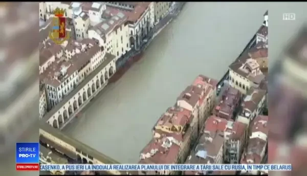 Mareea continuă să inunde Veneția. Alertă și pentru locuitorii Florenței