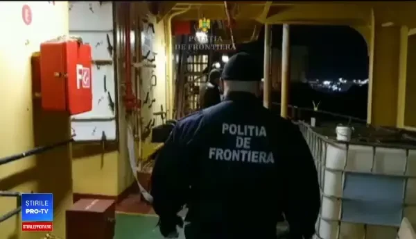 Cei 6 imigranți intoxicați cu fum fuseseră închiși într-o cameră de comandantul navei