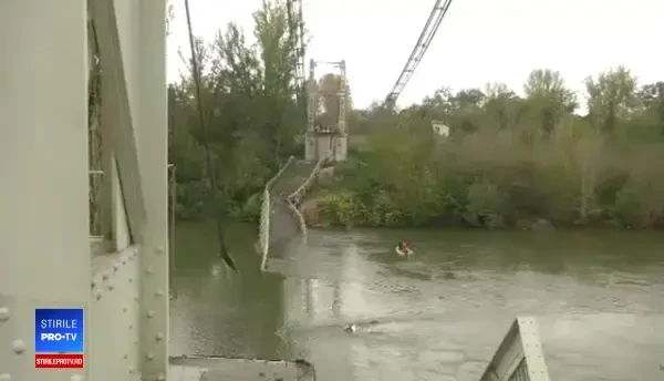 Un pod s-a prăbuşit în sudul Franţei. O adolescentă de 15 ani a murit