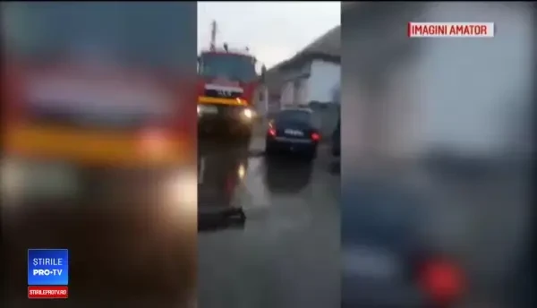 Un brașovean și-a dat foc casei și apoi a încercat să-i calce pe polițiști cu mașina