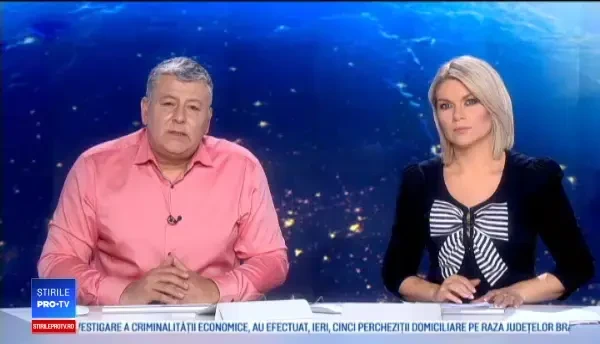 Momentul teribil în care un tren lovește în plin o mașină aflată pe calea ferată. VIDEO