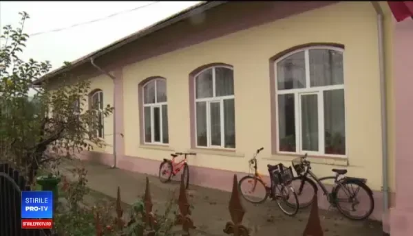 Elevă de 15 ani, chemată în cabinetul directorului școlii. Ce s-a întâmplat după