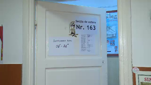 A început amenajarea secțiilor de votare în școli. Cursurile se suspendă în unele unități